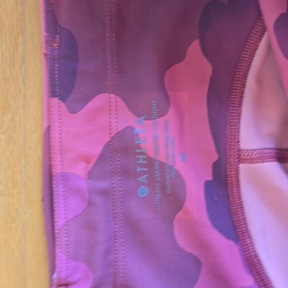 Athleta Ultimate Stash Printed 7/8 Red Camo Tight- M - Picture 2 of 5